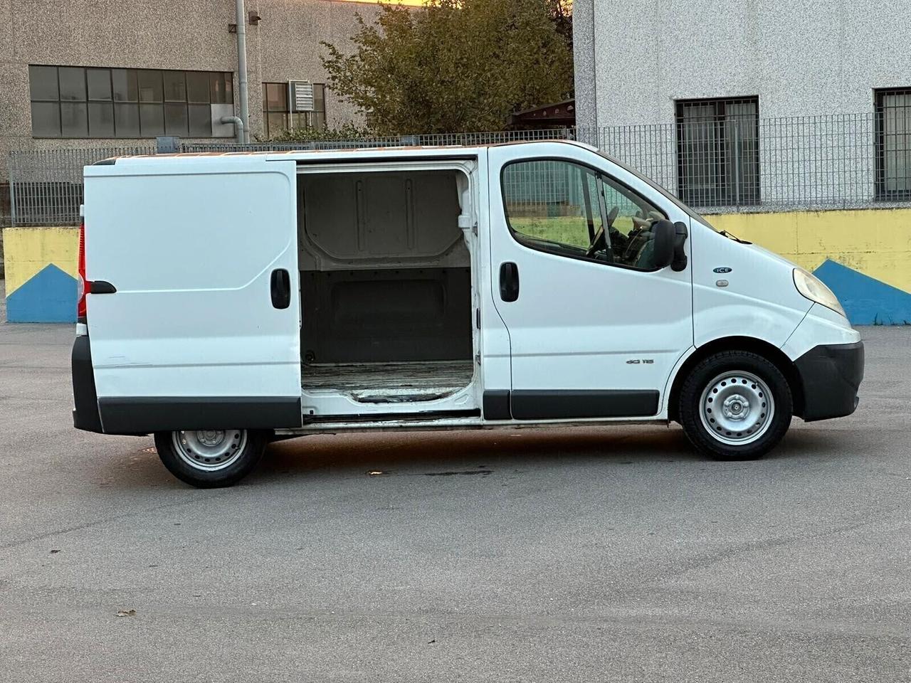 RENAULT TRAFIC con ARIA CONDIZIONATA! SUPER PREZZO!