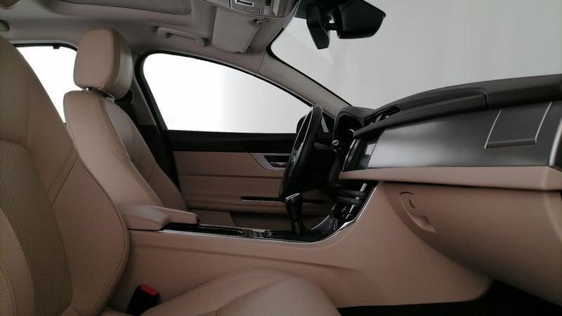 Jaguar XF 2.0d Pure Business edition 180cv