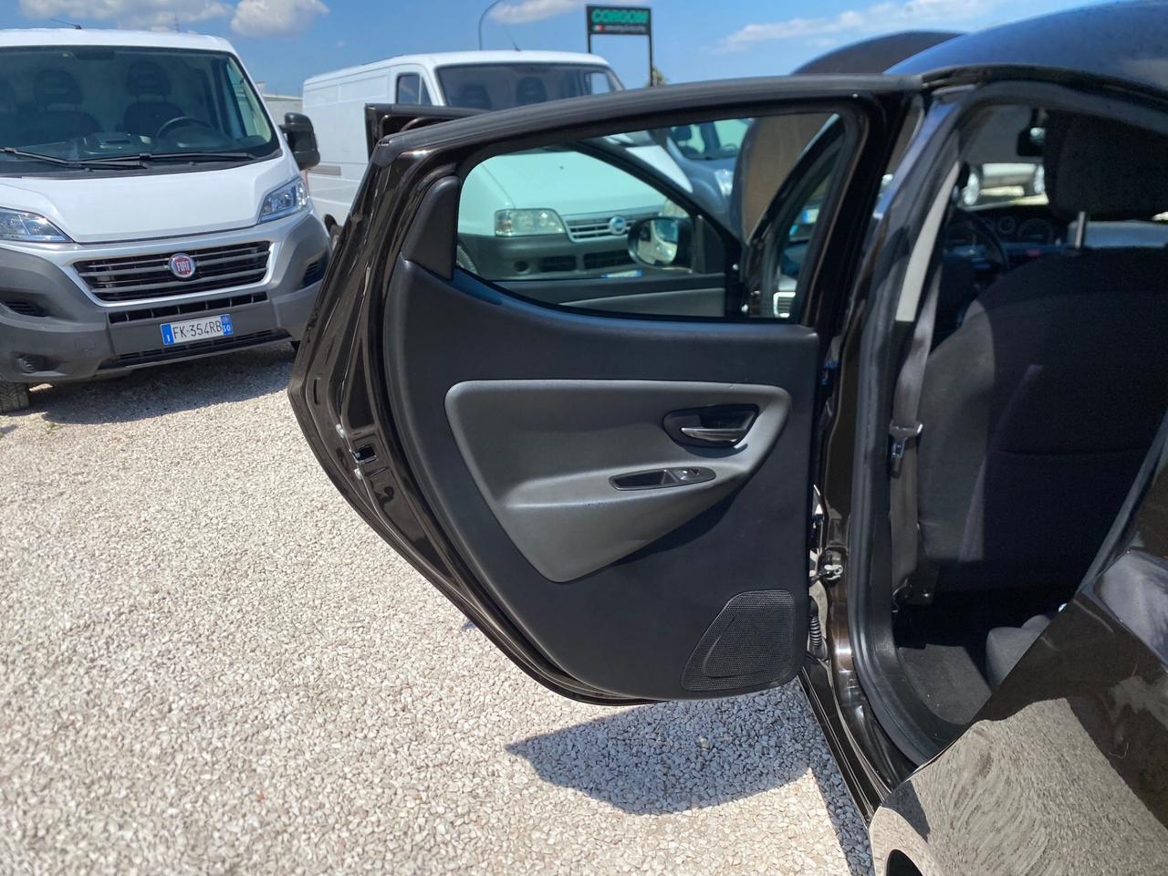 Lancia Ypsilon 1.2 69 CV Unyca UNICO PROPIETARIO,NEOPATENTATI