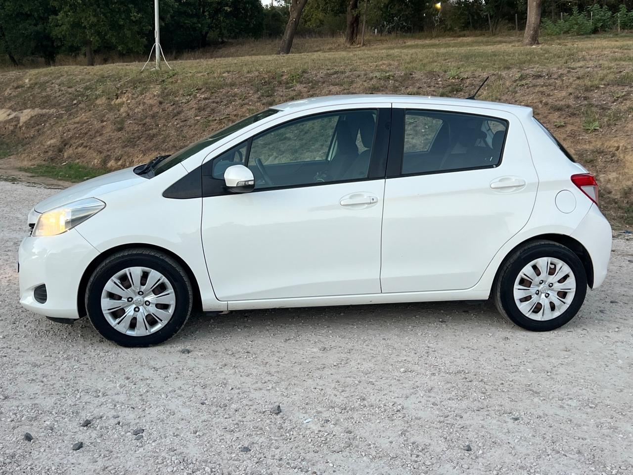 Toyota Yaris 1.0 5 porte Active Permute Rate Garanzia