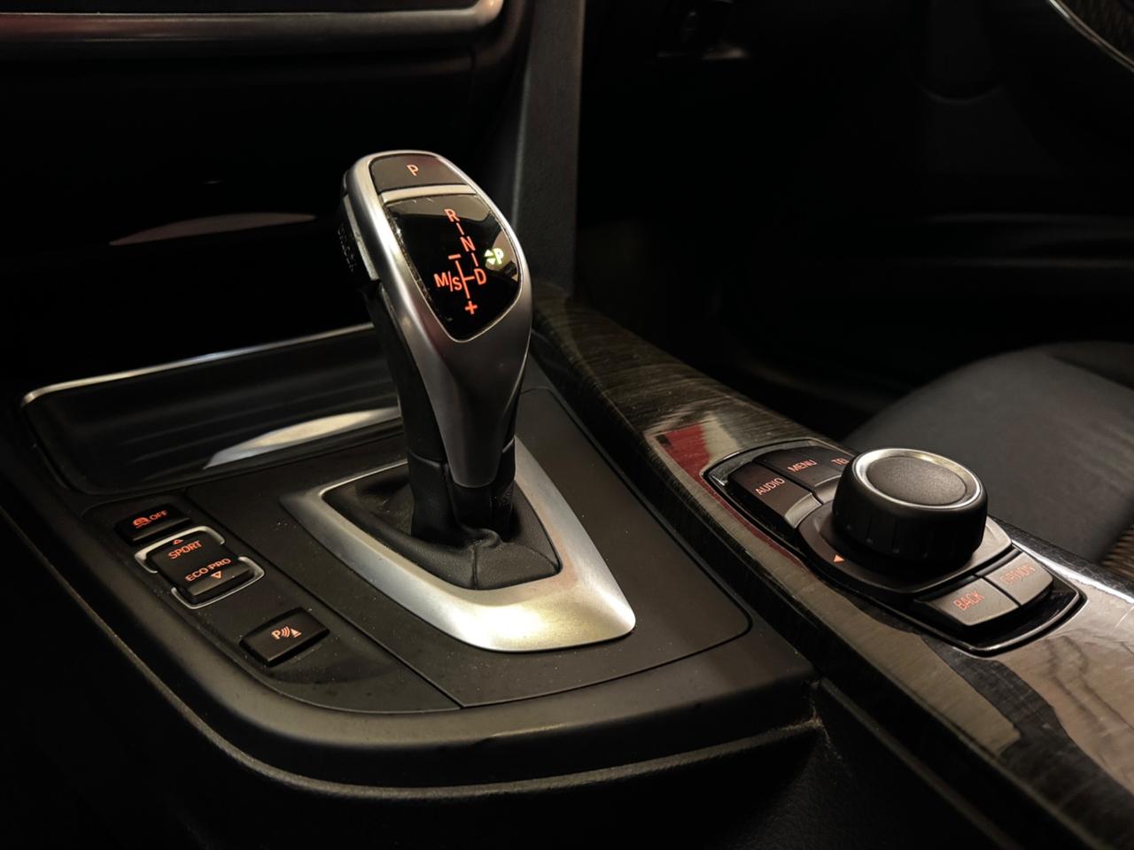 Bmw 320 320d xDrive Touring Luxury-4x4-Garantita-Permute