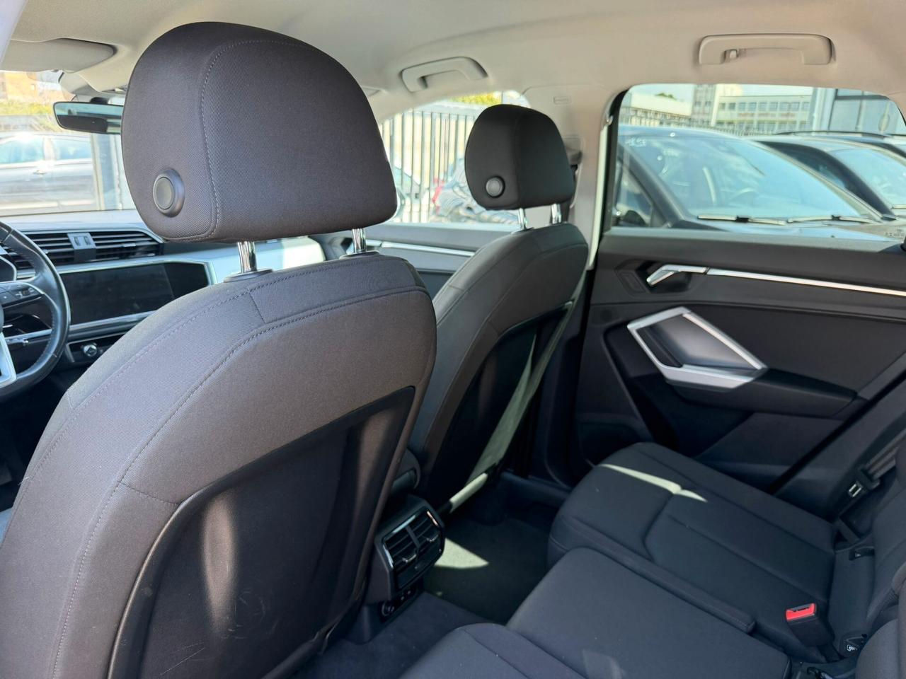 Audi Q3 35 TDI S tronic Business