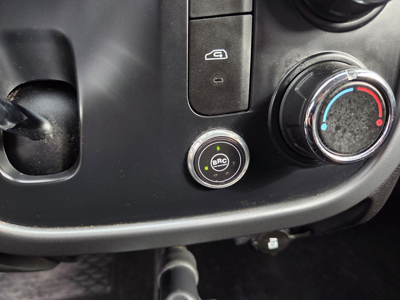 Mahindra KUV100 1.2 VVT 83cv M-Bifuel GPL K8