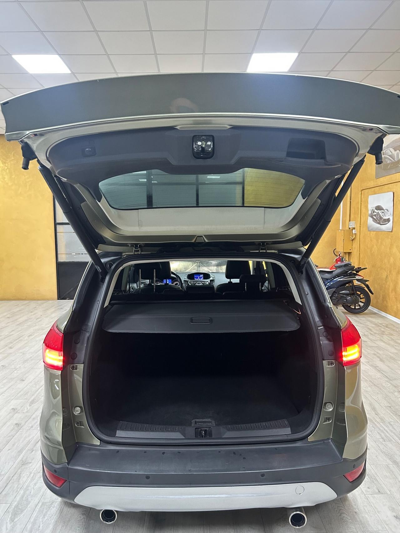 FORD KUGA 2.0 Tdci “TETTO/PELLE/NAV/RETR/19”-2013