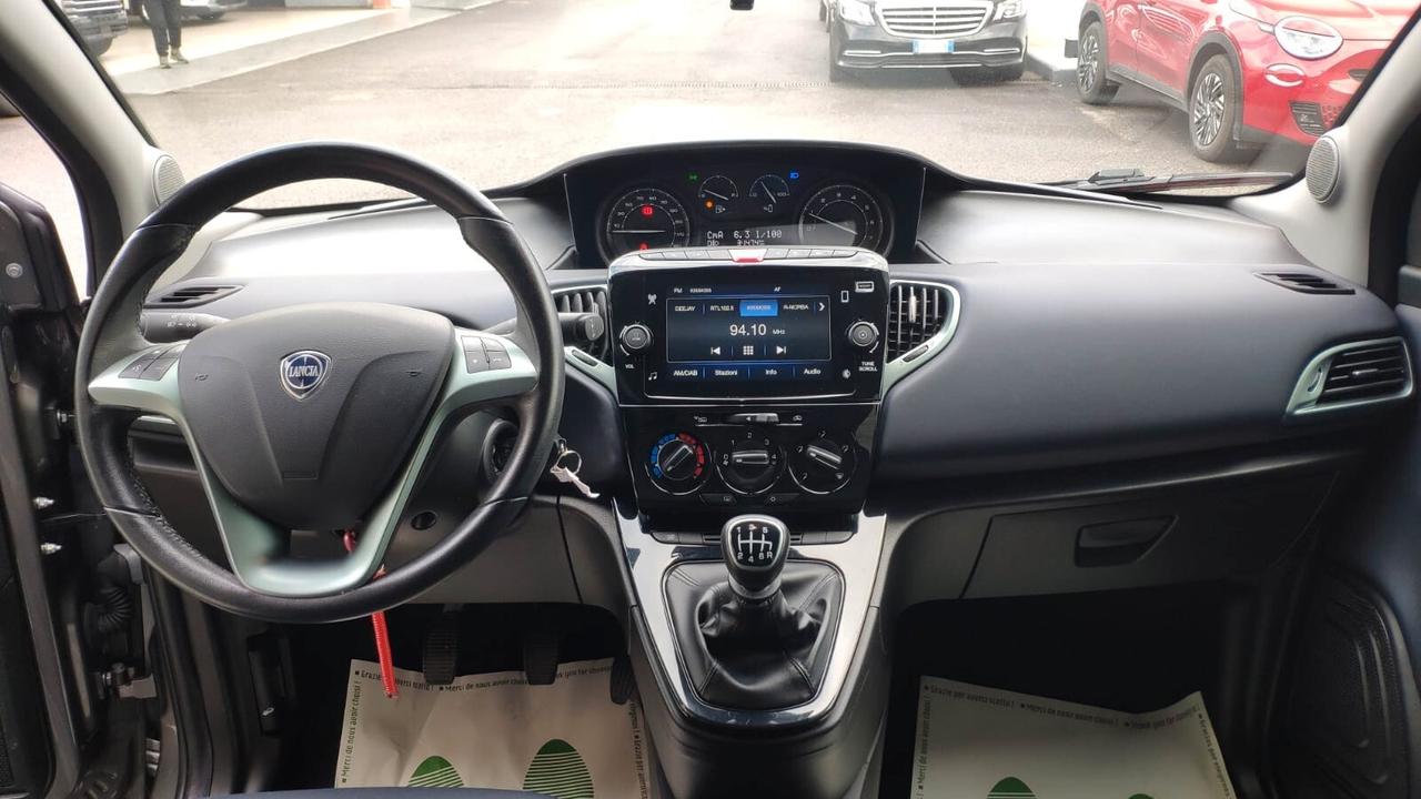 Lancia Ypsilon 1.0 FireFly 5 porte S&S Hybrid Platino