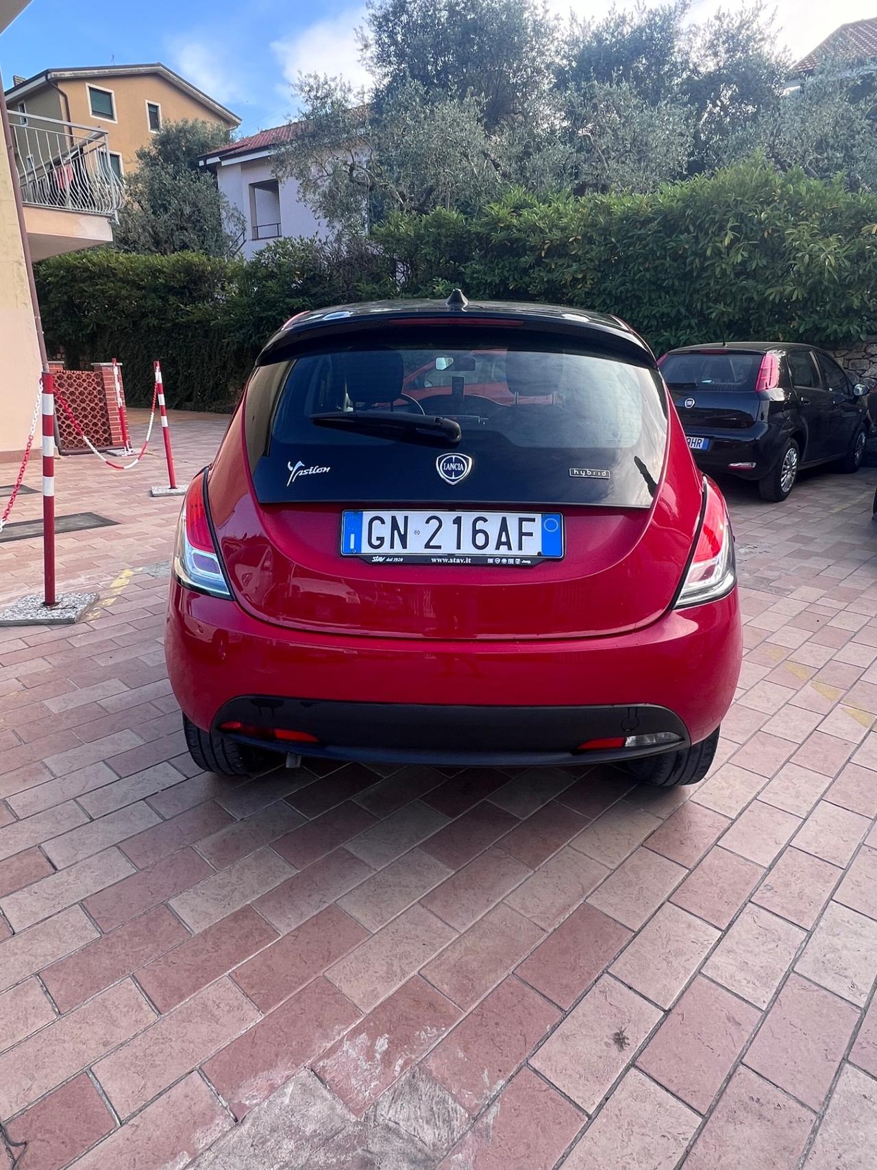 Lancia Ypsilon 1.0 FireFly 5 porte S&S Hybrid Alberta Ferretti