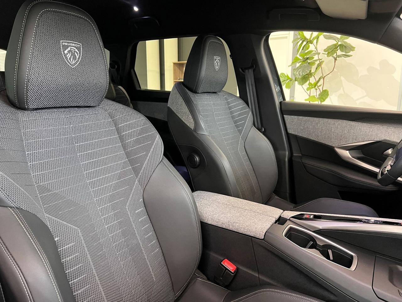 PEUGEOT 5008 III 2024 Hybrid 145 E-DCS6 GT - VARI COLORI!