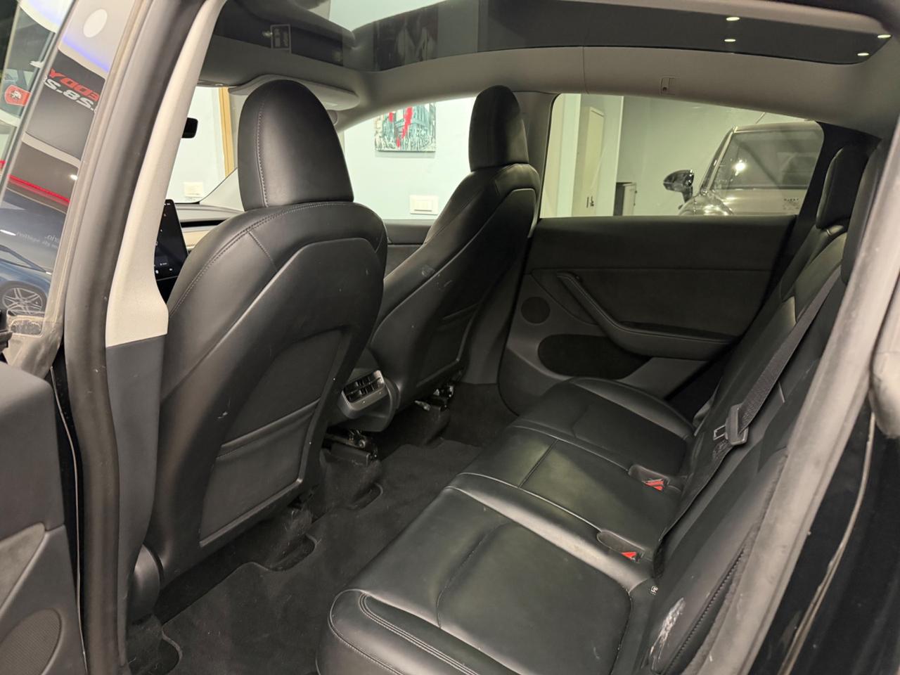 Tesla Model Y RWD Iva esposto