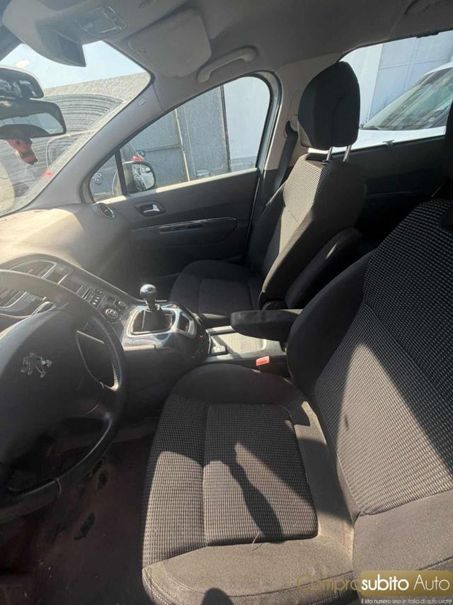 PEUGEOT 5008 1.6 HDi 7 POSTI
