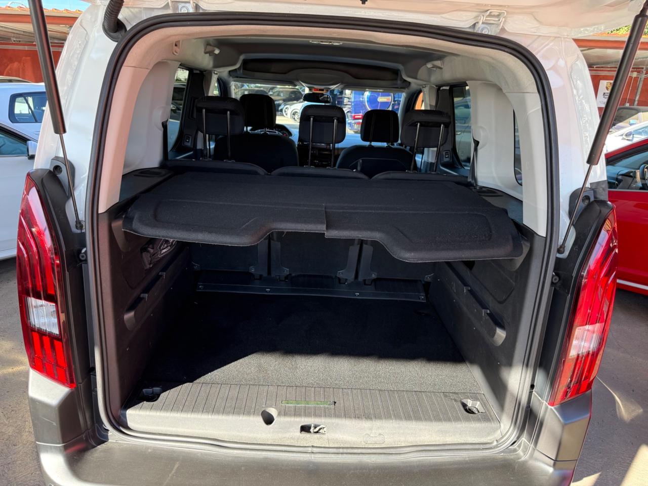 Peugeot Rifter 130- GT Line -automatica -unipro-rate