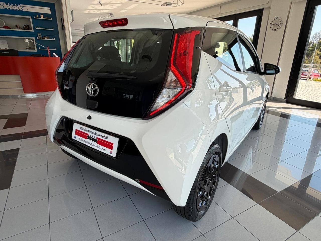 Toyota Aygo Connect 1.0 VVT-i 72Cv 5p x-cool
