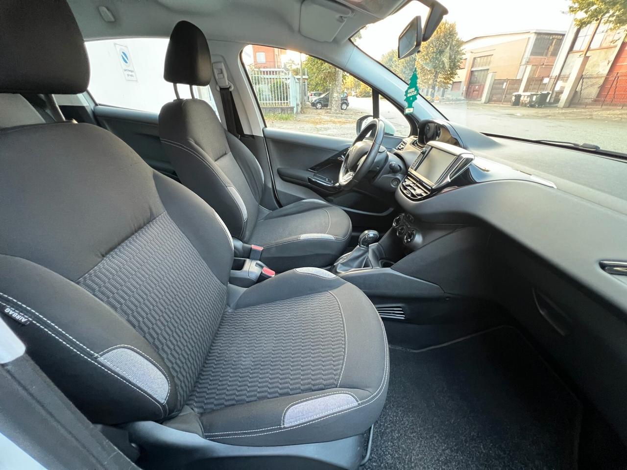 Peugeot 208 PureTech 82 5p. GPL Allure