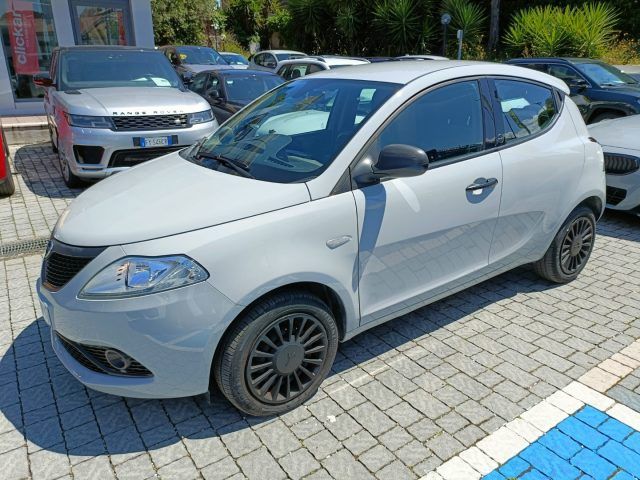 LANCIA Ypsilon 1.0 FireFly 5 porte S&S Hybrid Ecochic Silver