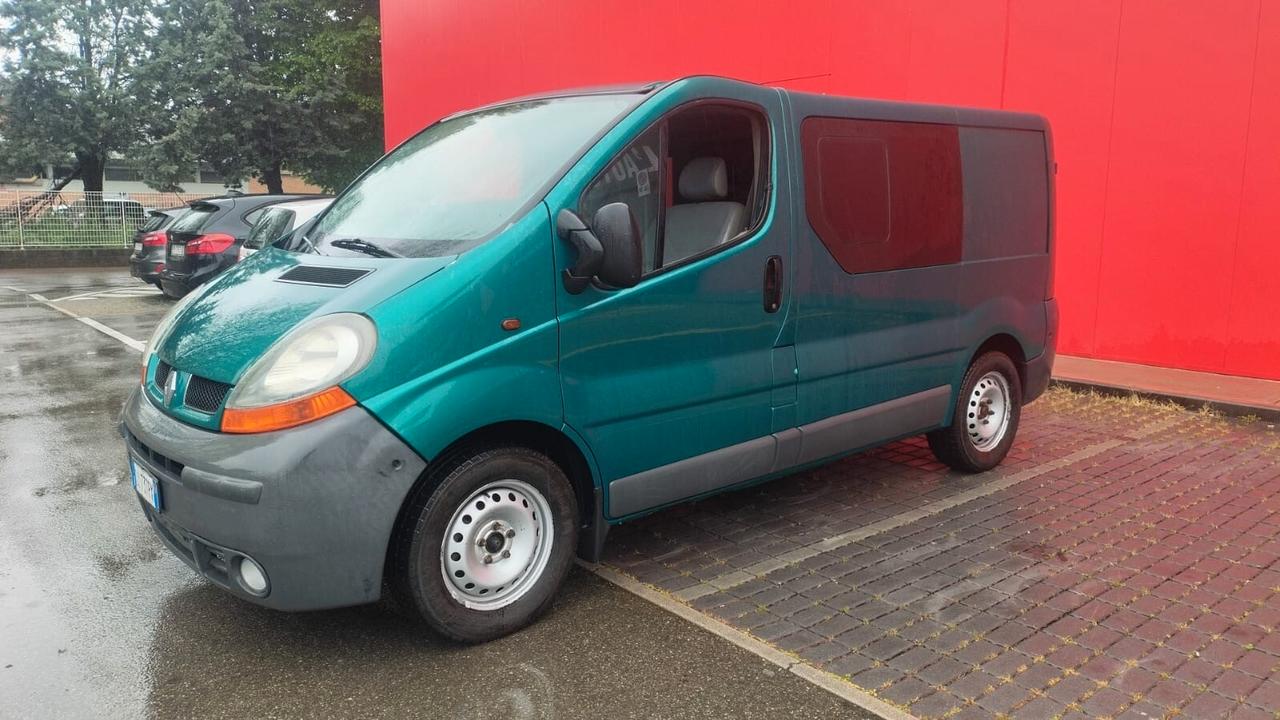 Renault Trafic 6 posti autocarro