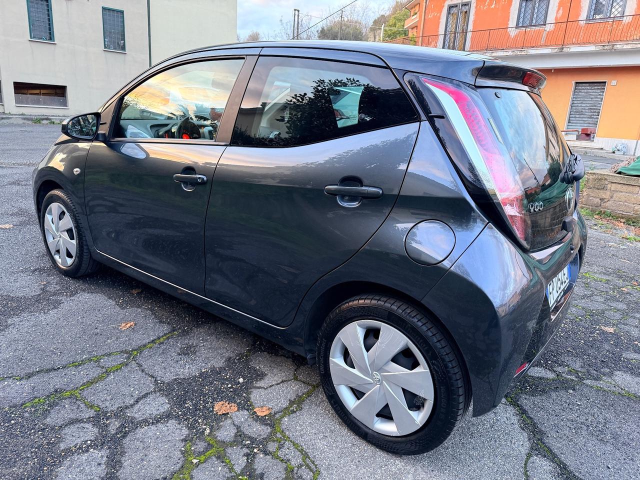 Toyota Aygo 1.0 VVT-i 69 CV 5 porte x-business