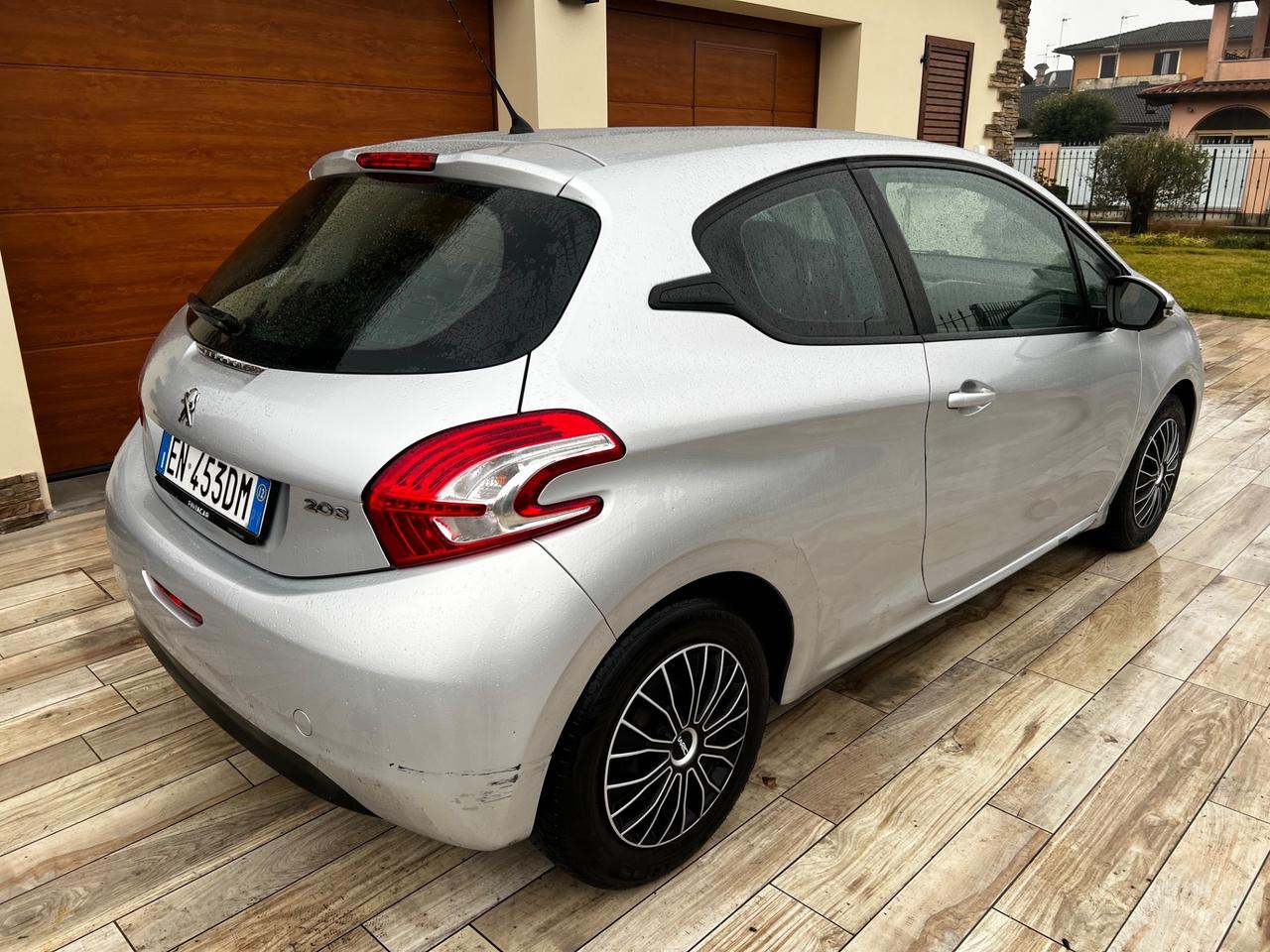 Peugeot 208 1.4 HDi 68 CV 3 porte Active NEOPATENTATI