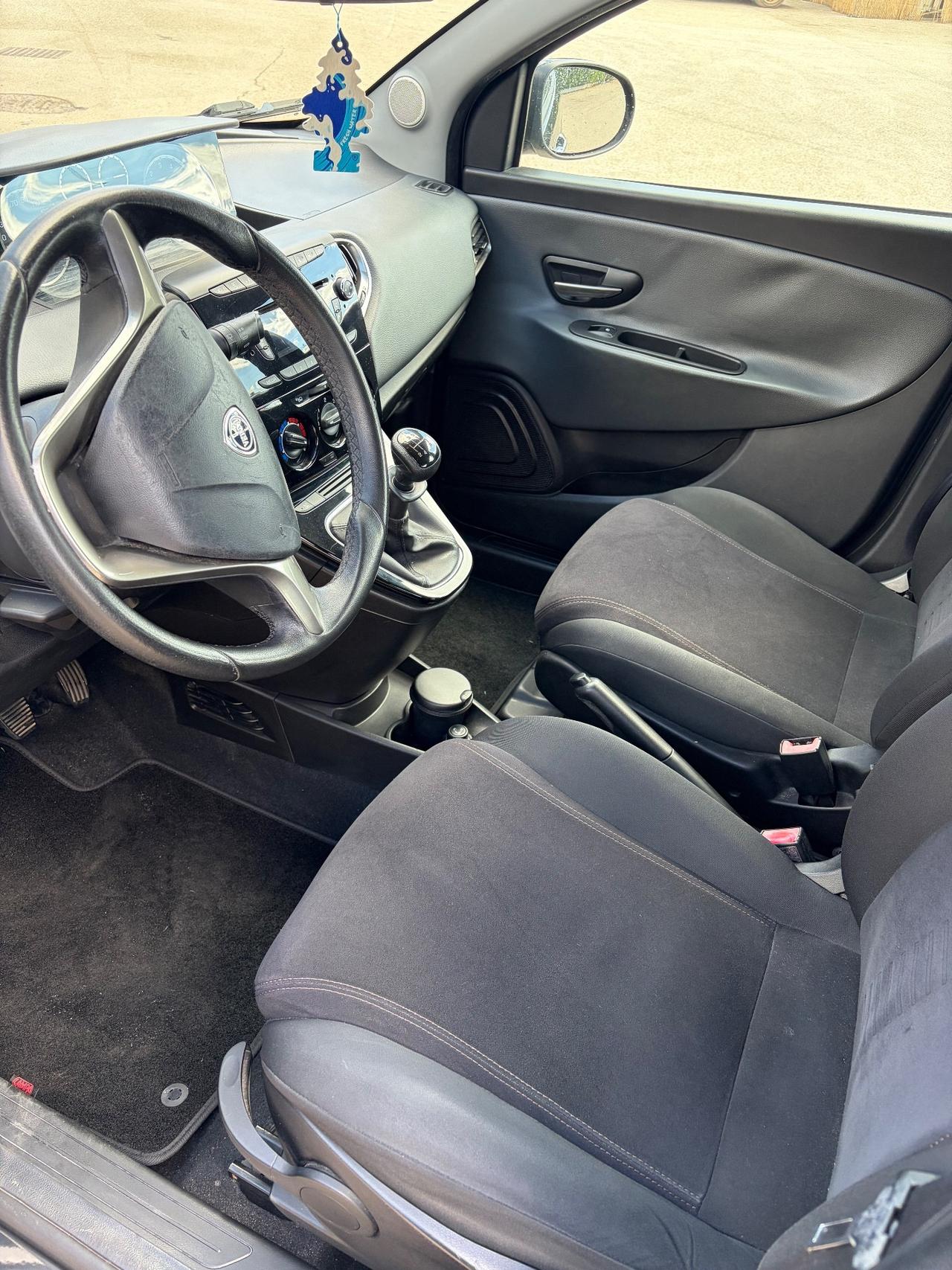 Lancia Ypsilon 0.9 TwinAir 85 CV 5 porte Metano Ecochic Gold