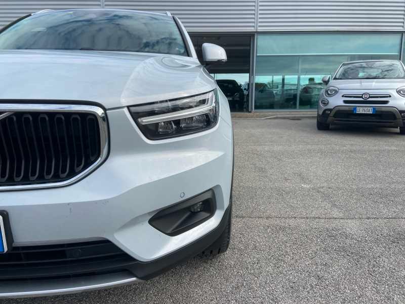 VOLVO XC40 2.0 d3 MoMenT. AuTo
