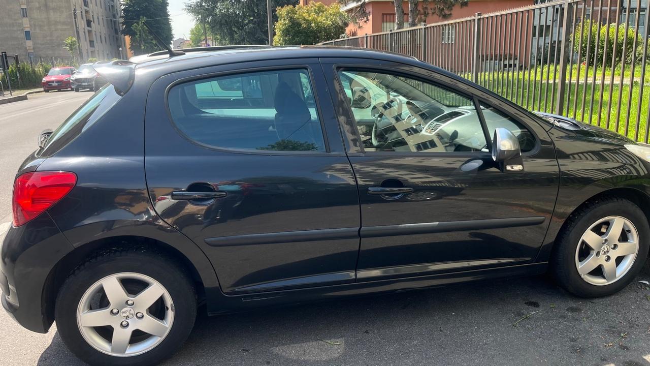 Peugeot 207 1.4 8V 75CV 5p. Energie Sport ECO GPL