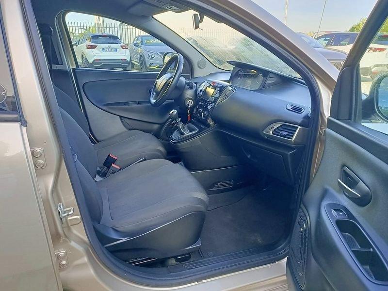 Lancia Ypsilon 1.0 firefly hybrid Gold s&s 70cv 5 Porte 1.0 FireFly Hybrid 70cv Gold S&S