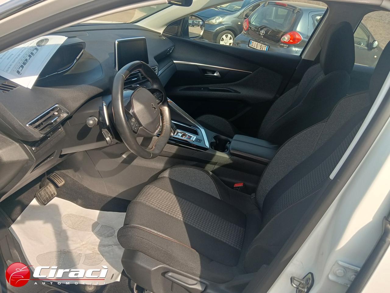 Peugeot 3008 BlueHDi 130 EAT8 Business