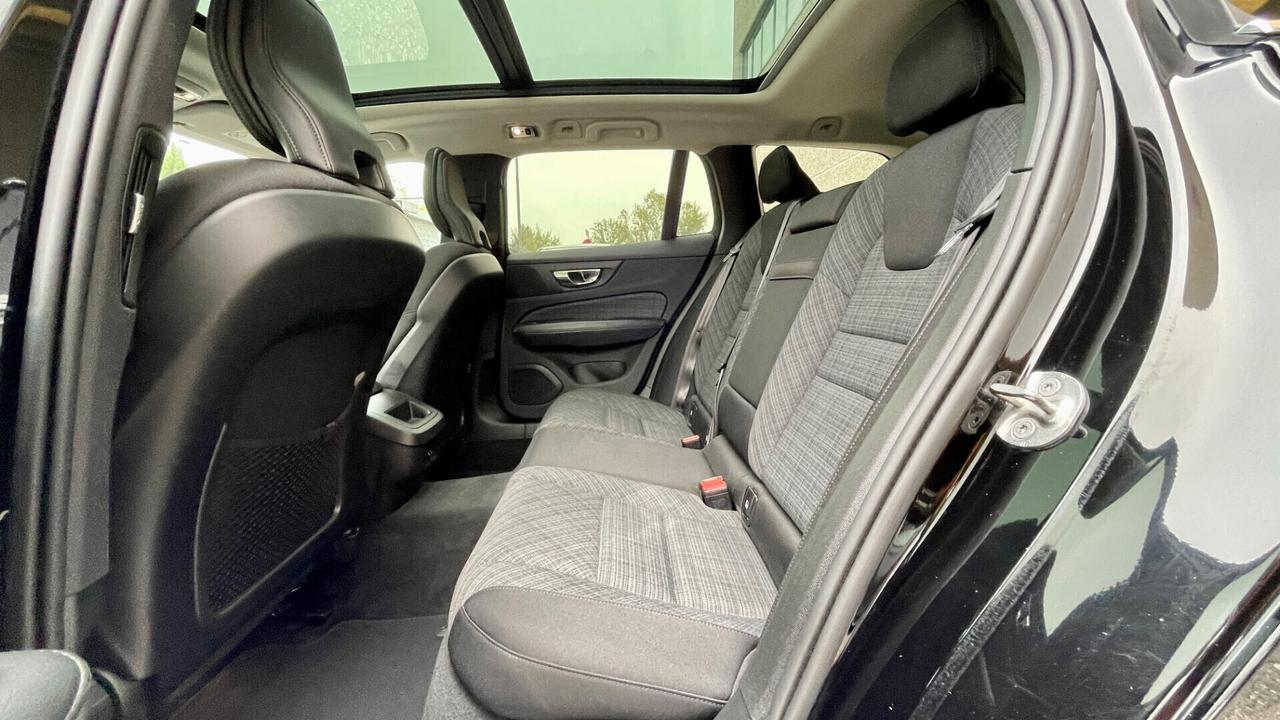 VOLVO V60 B4 2.0 GEARTRONIC MOMENTUM BUSINESS PRO 197CV - FULL LED, TETTO, SEDILI RISCALDABILI