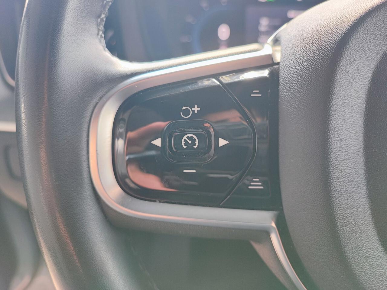 Volvo XC 60 XC60 B4 (d) AWD automatico Ultimate Dark