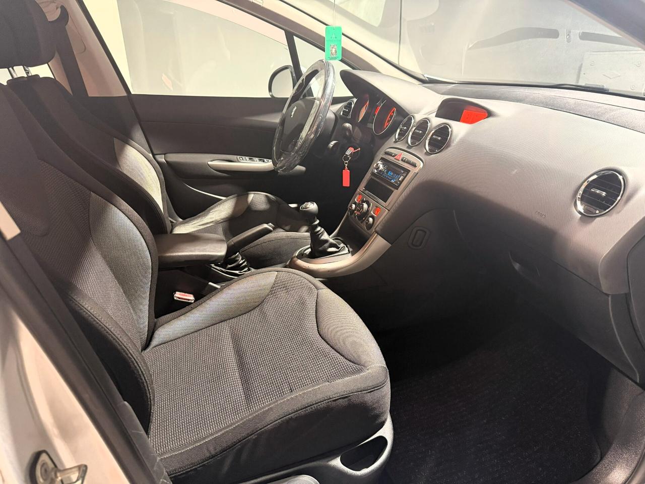 Peugeot 308 1.6HDI PREMIUM 5 PORTE 110 CV