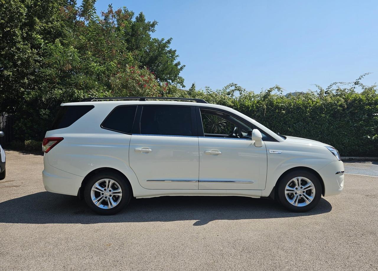 Ssangyong Rodius 2.2 Diesel 2WD M/T