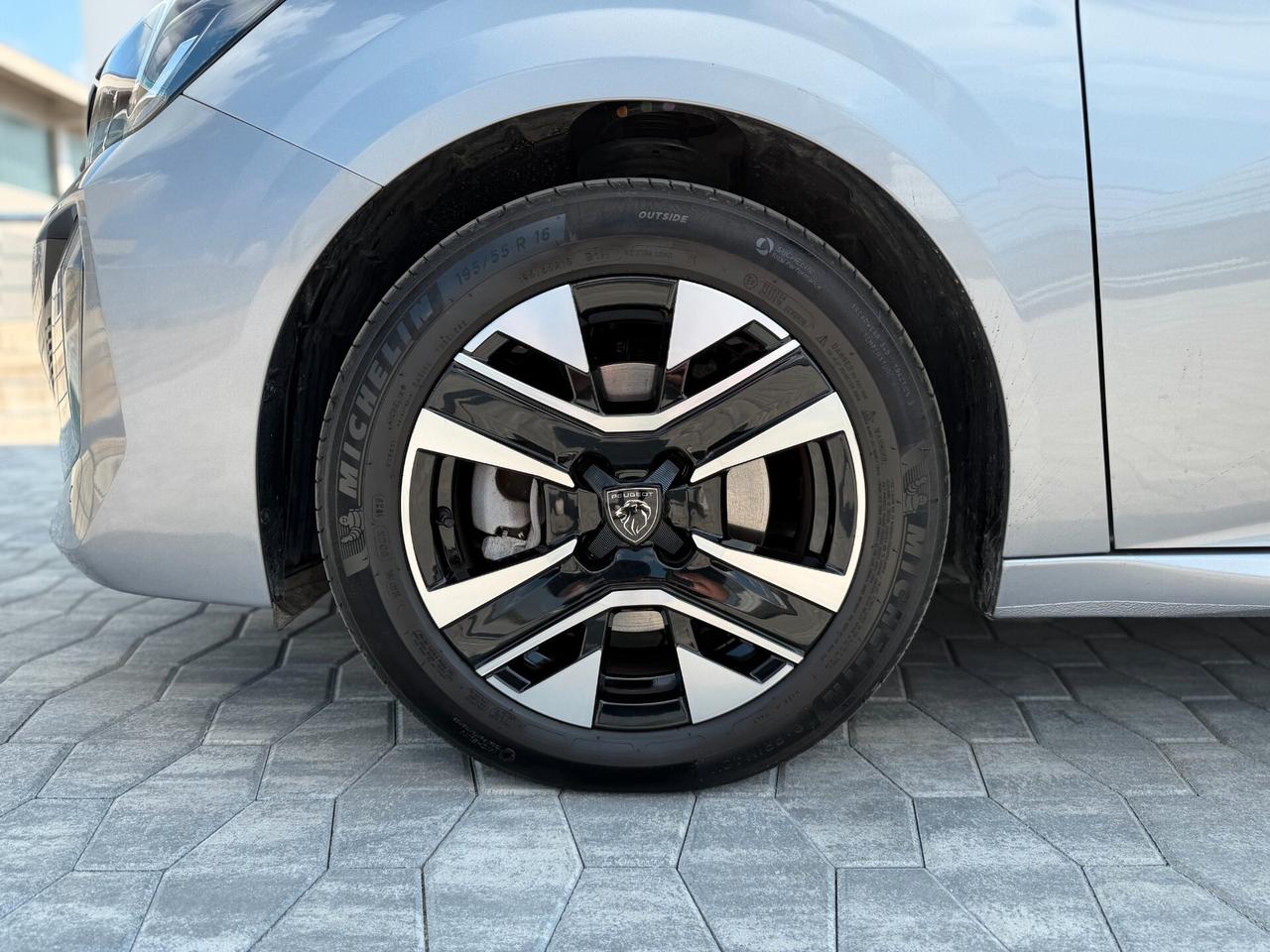 Peugeot 208 1.2 PureTech Allure 100cv