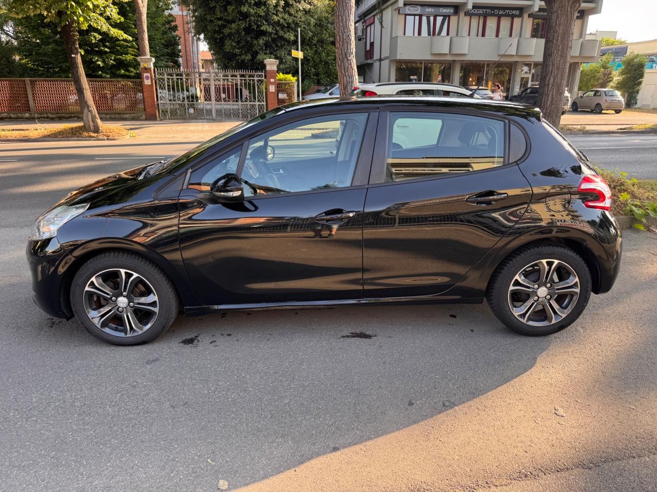 Peugeot 208 1.4 HDi 68 CV neopaten garanzia 12 mesi