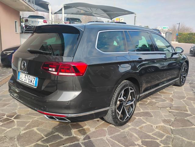 VOLKSWAGEN Passat Variant 2.0 TDI SCR EVO DSG Executive R-LINE