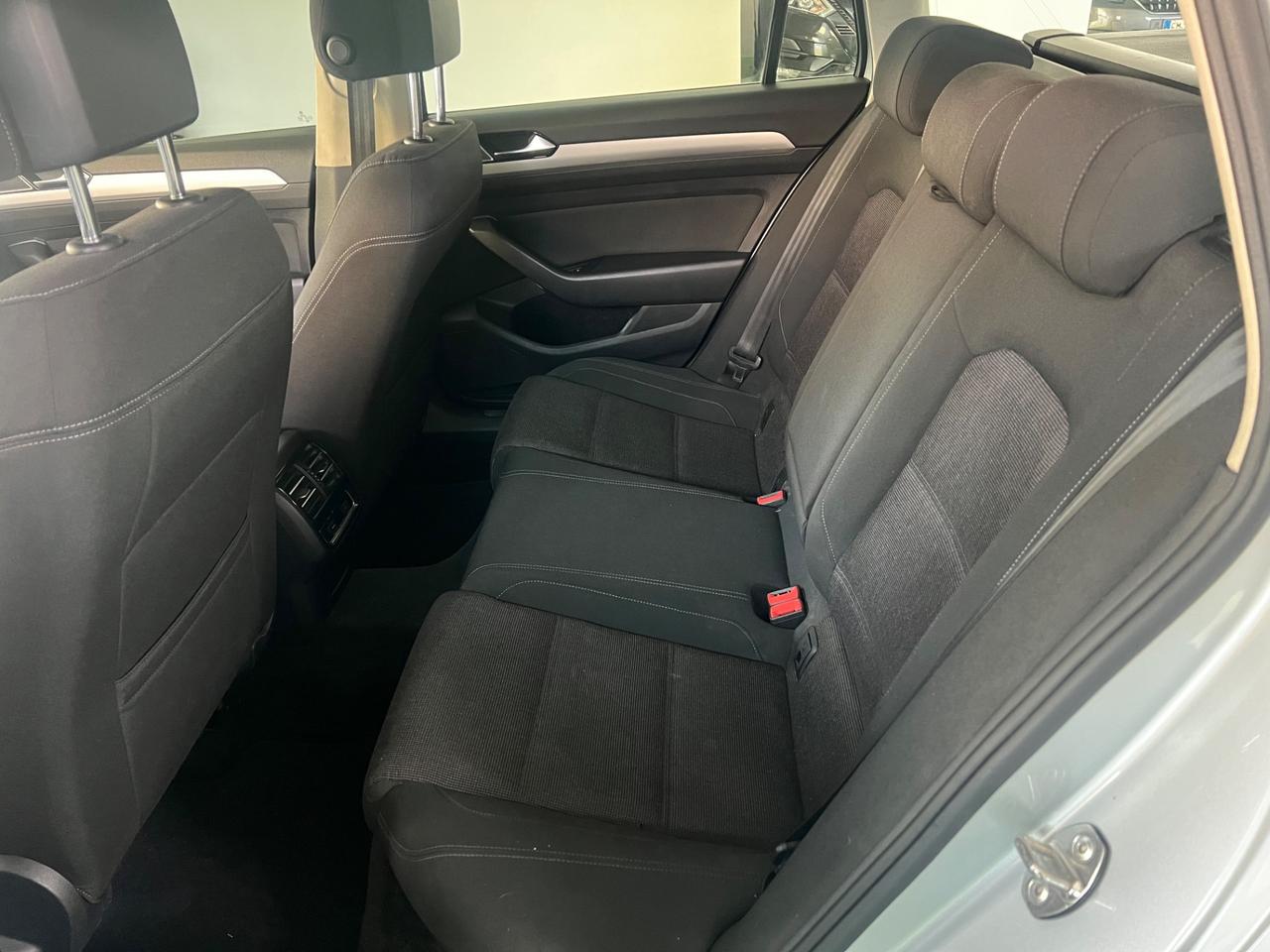 Volkswagen Passat Variant 1.6 TDI DSG Comfortline