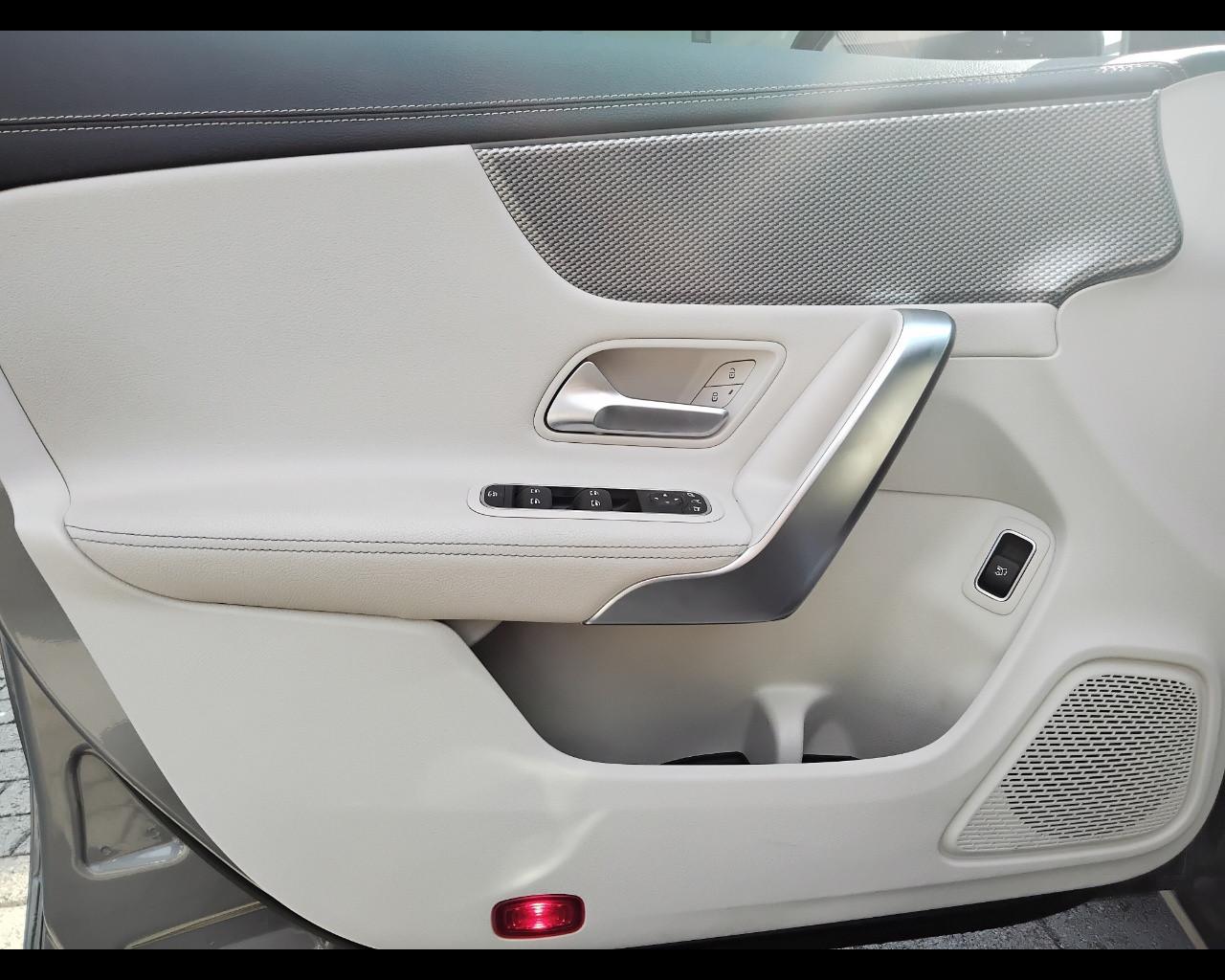 Mercedes-Benz CLA Sh.Brake - X118 - CLA Shooting Brake 180 d Sport auto