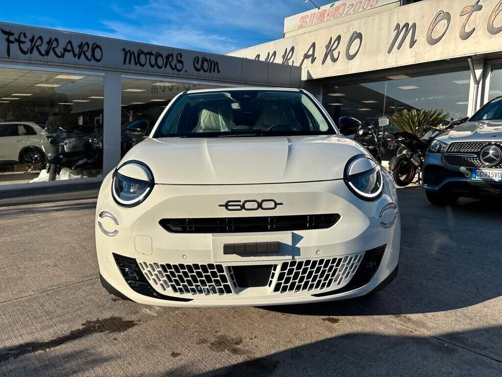 Fiat 600 Hybrid 110 CV DCT MHEV La Prima KM 0 IVA ESPOSTA Tua a solo 249 Euro al mese