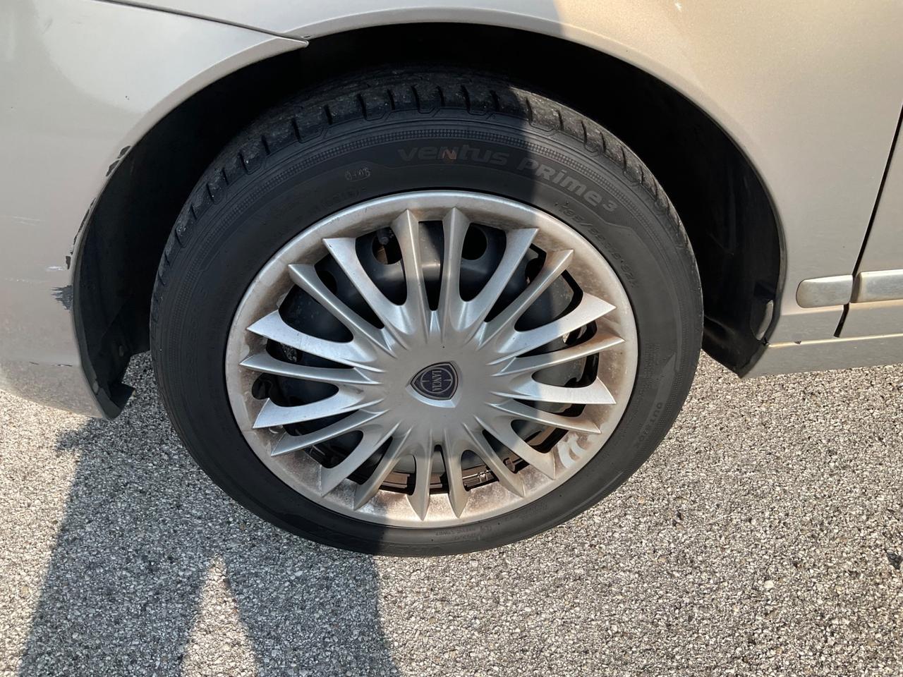 Lancia Ypsilon 1.2 69 CV Elle