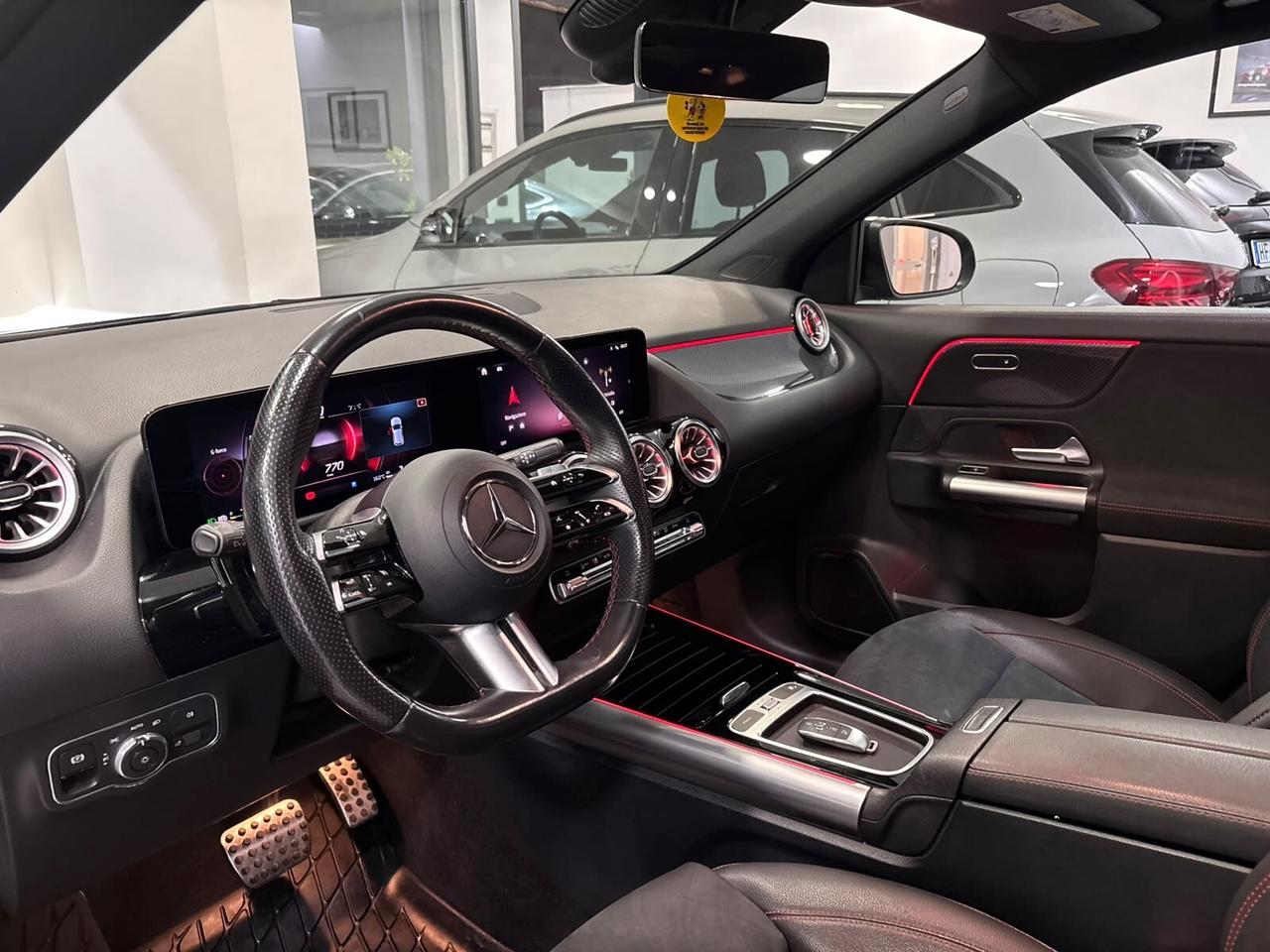MERCEDES-BENZ GLA 200D PREMIUM AMG TETTO-NAVI-MULTIBEAM