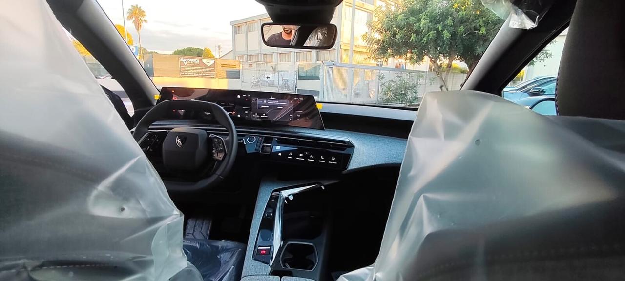 Peugeot 3008 Hybrid 145 e-DCS8Allure