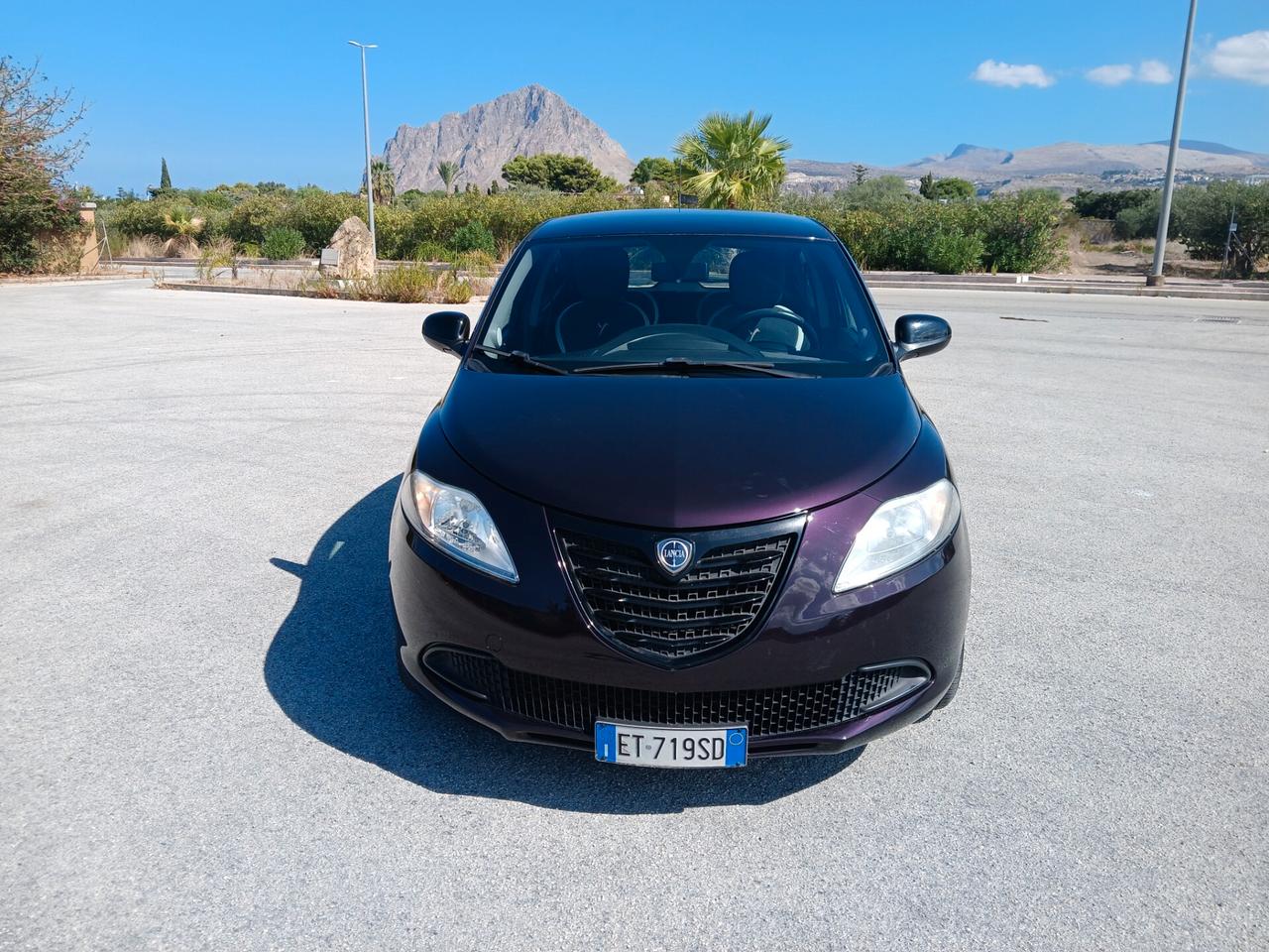 Lancia Ypsilon Silver