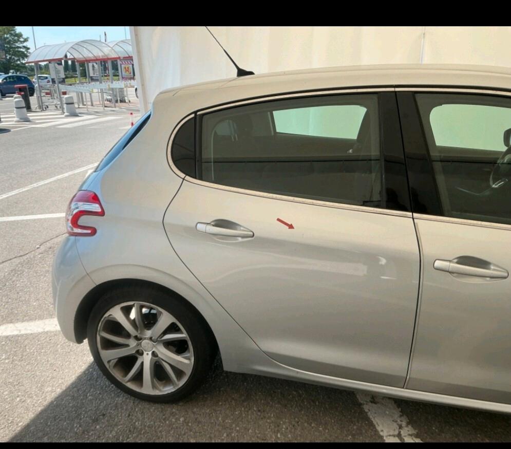Peugeot 208 1.6 e-HDi 115 CV Stop&Start 2014
