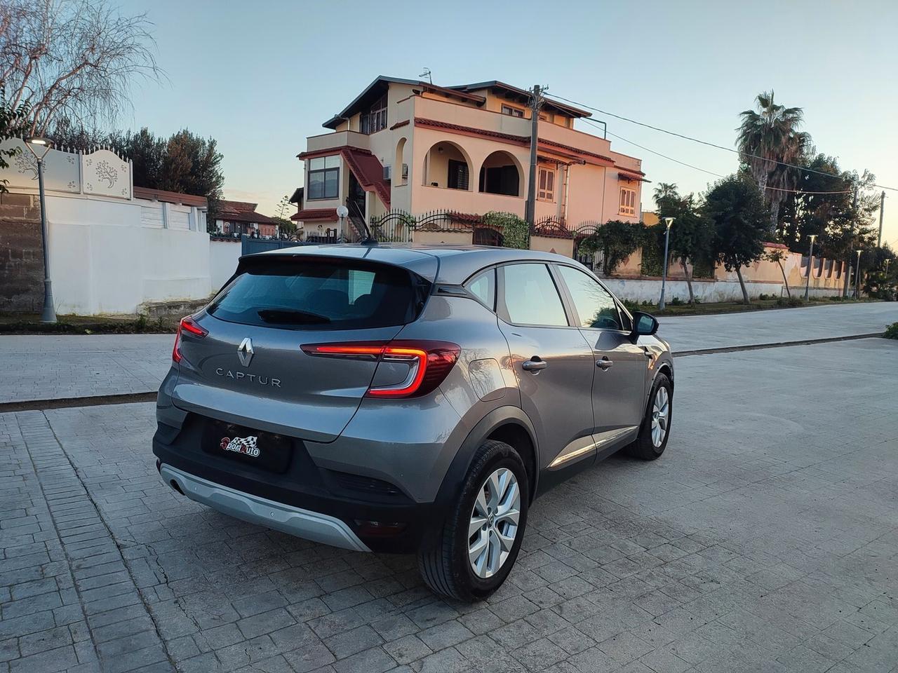 Renault Captur 1.5 DCI 95CV BLUE 6 MARCE NAVIGATORE CERCHI LEGA