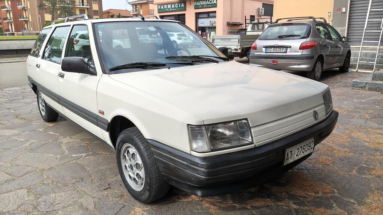 Renault R 21 Nevada 1.7 GTS + gancio traino