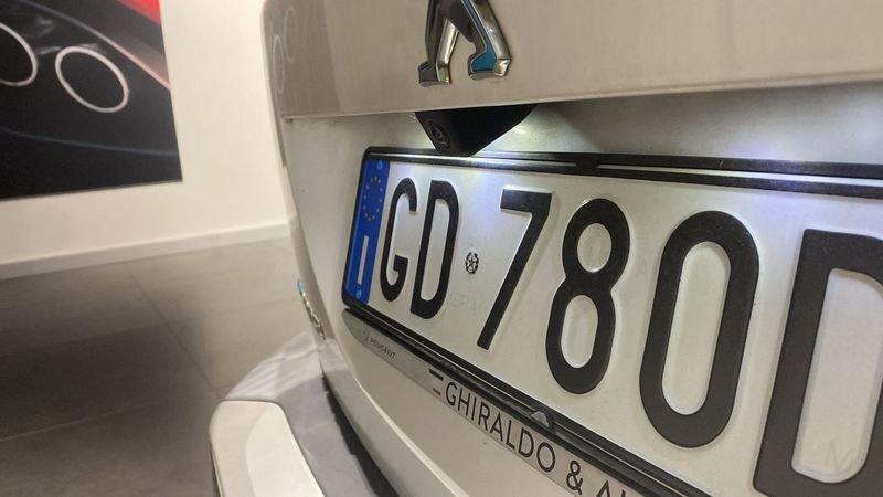 Peugeot 2008 motore elettrico 136 CV Allure Pack