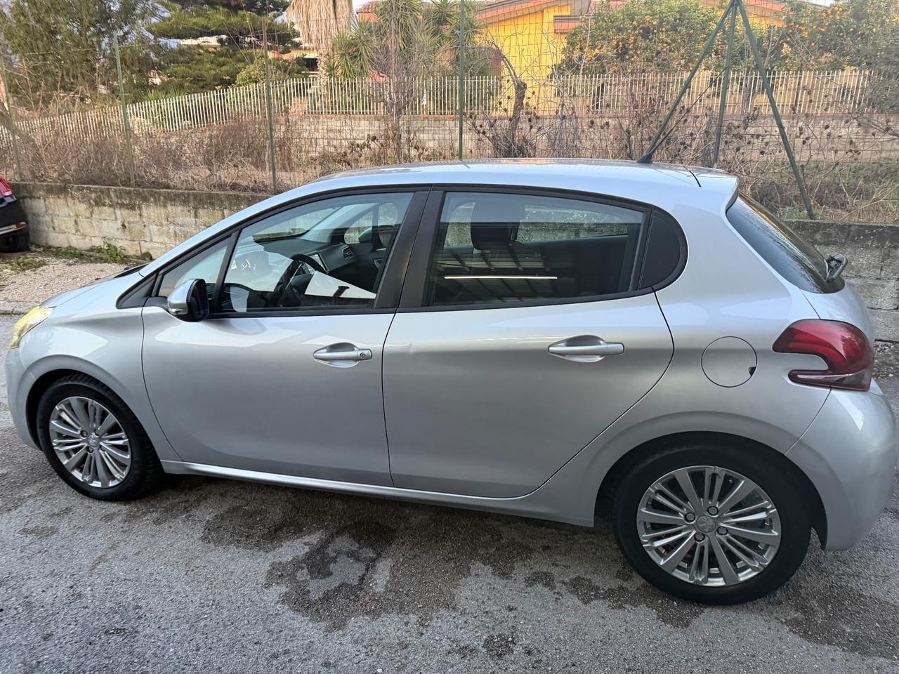 Peugeot 208 BlueHDi 75 5 porte Allure