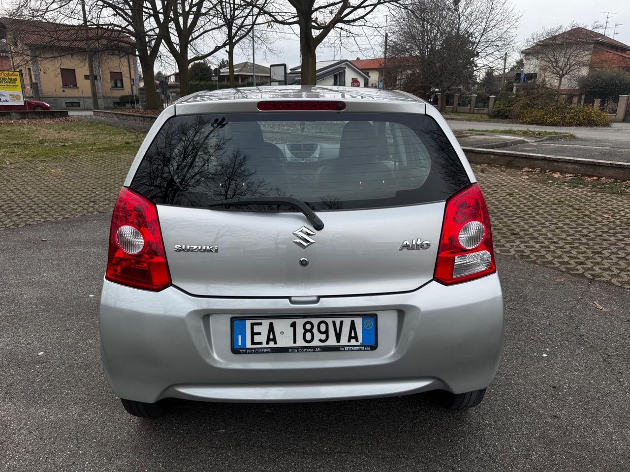 Suzuki Alto 1.0 con 77000km neopatentati