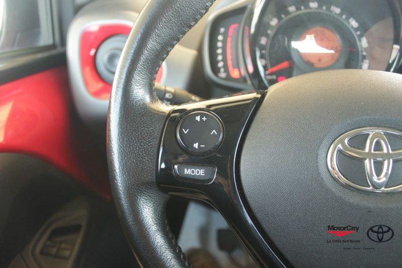 Toyota Aygo Connect 1.0 VVT-i 72 CV 5 porte x-play