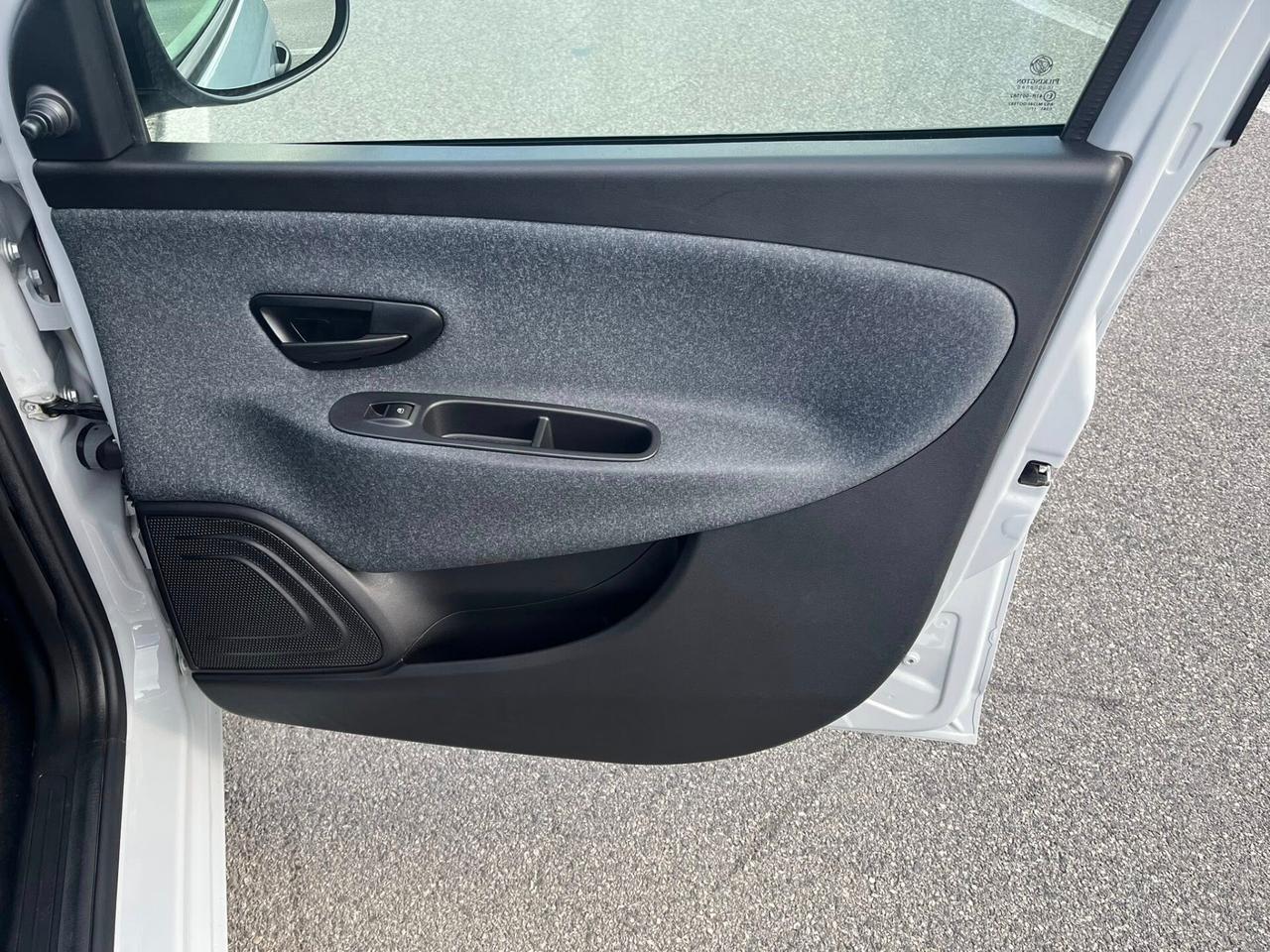 Lancia Ypsilon 1.2 BENZINA 69CV 5 porte Elefantino
