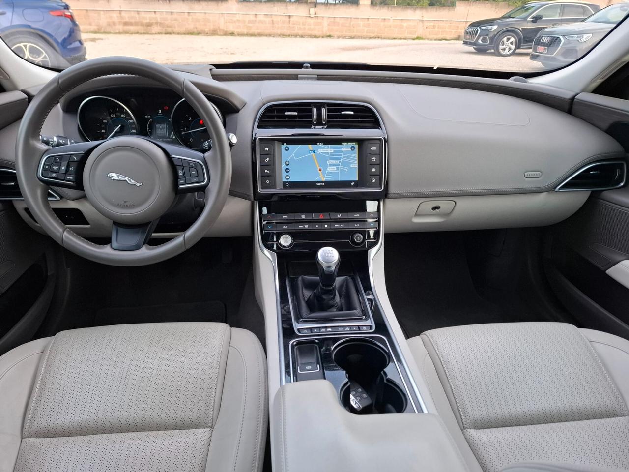 Jaguar XE 2.0 D 180cv *SOLO 23.000 KM*