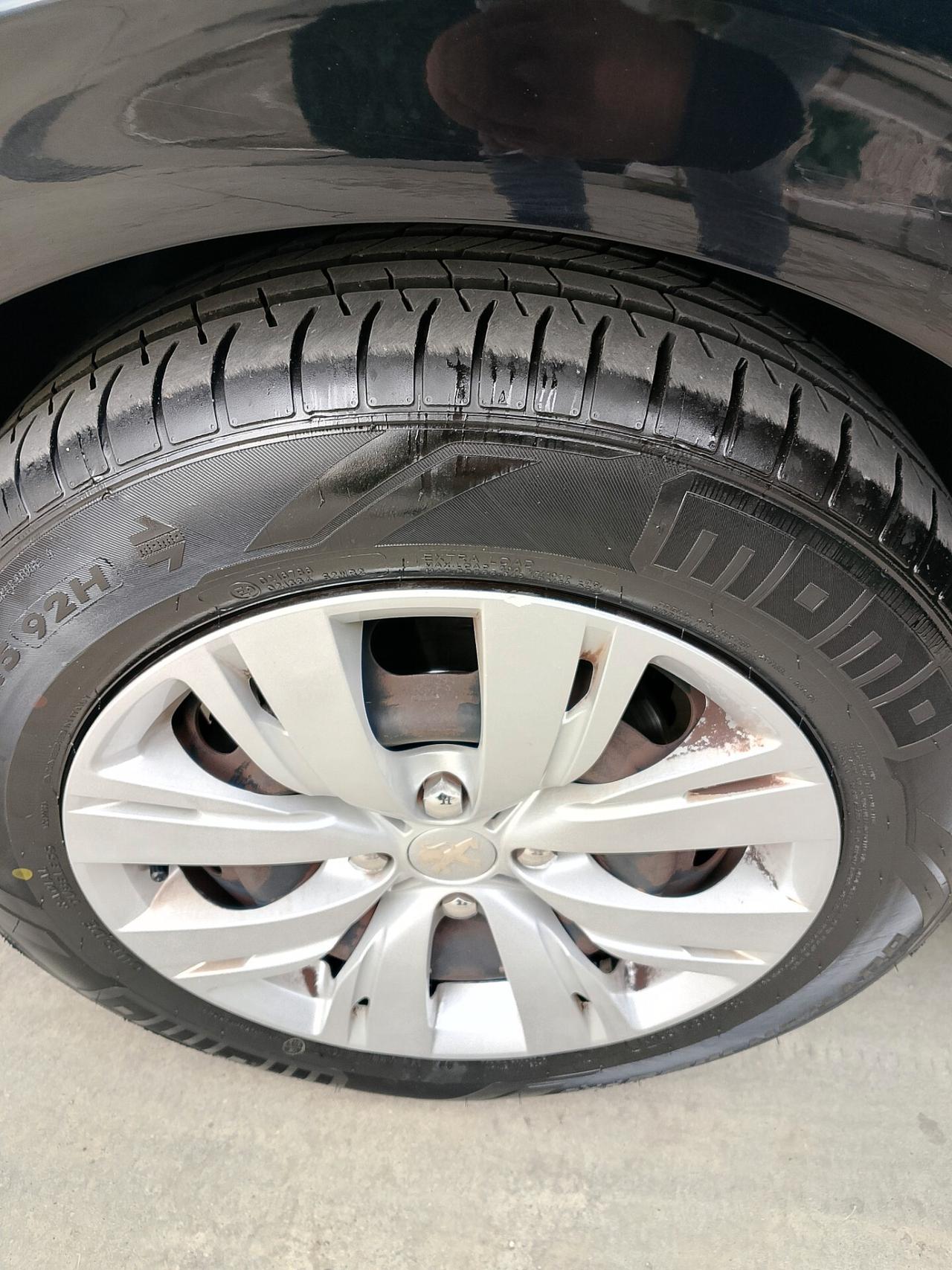 Peugeot 208 1.2 VTi 82 CV 5 porte Allure