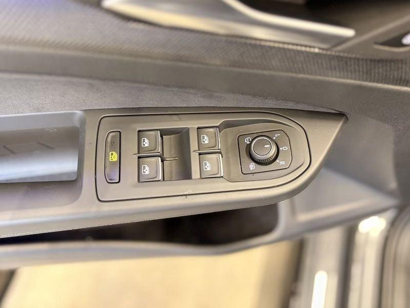 Volkswagen Golf 1.5 TSI ACT 110kW R-LINE LED NAVI CAMERA